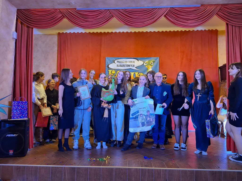 Zdjęcie Fafik 2024 (31)85e917fe-f063-423f-9f0c-c4bb8f30f255.jpg w galerii XXIV edycja Przeglądu Form Kabaretowych FAFIK
